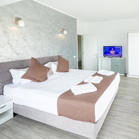Miramare Residence Aparthotel Неводарі Екстер'єр фото