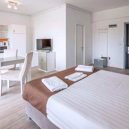 Miramare Residence Aparthotel Неводарі Екстер'єр фото